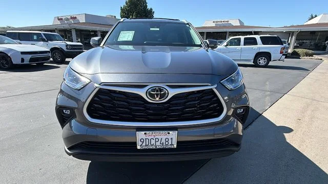 Used 2022 Magnetic Gray Metallic Toyota XLE image 8
