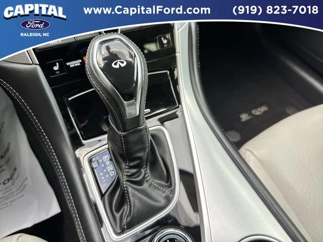 Used 2023 White INFINITI LUXE image 31