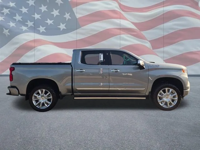 Used 2026 Gray Chevrolet High Country image 2