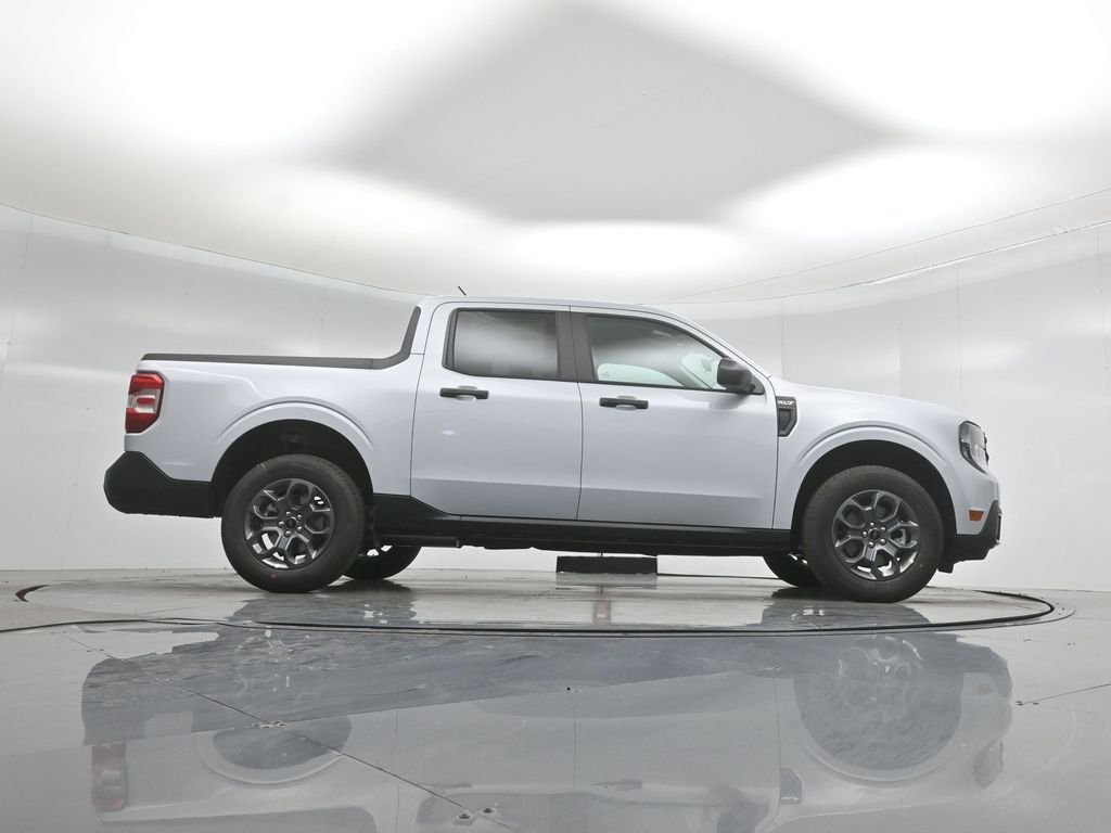 New 2026 Space White Metallic Ford XLT image 40