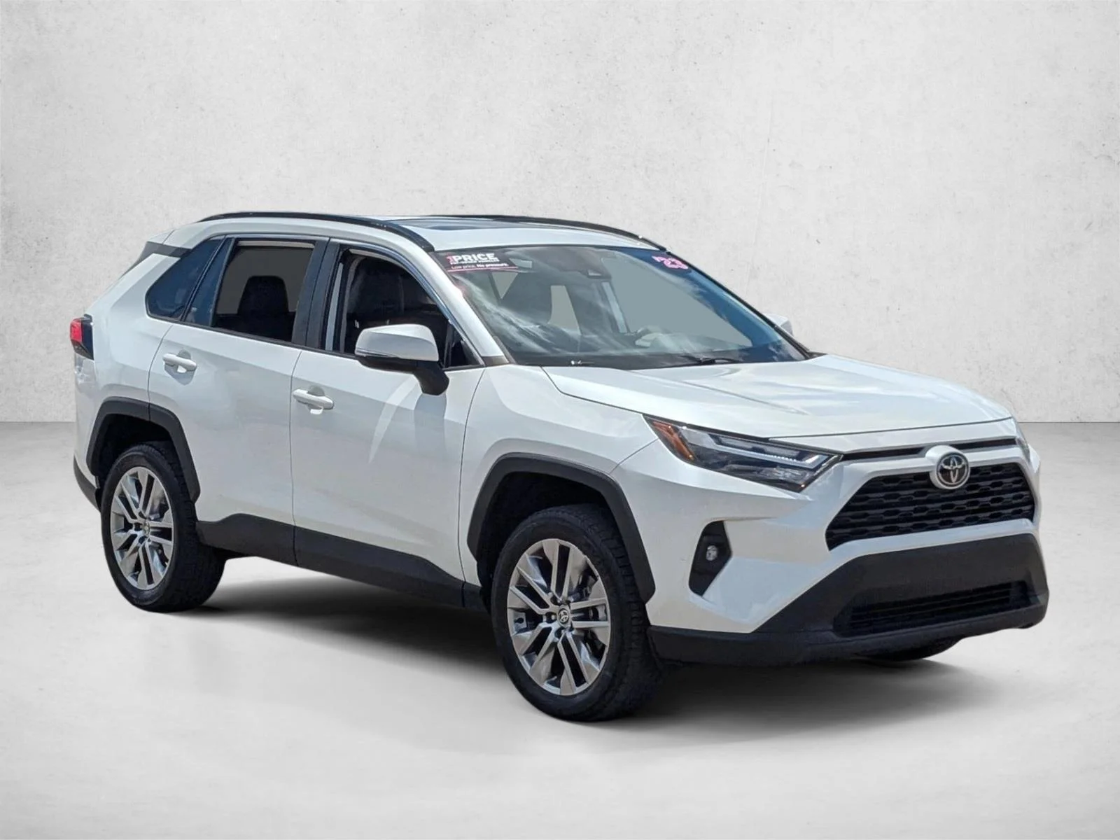 Used 2023 White Toyota XLE Premium image 3