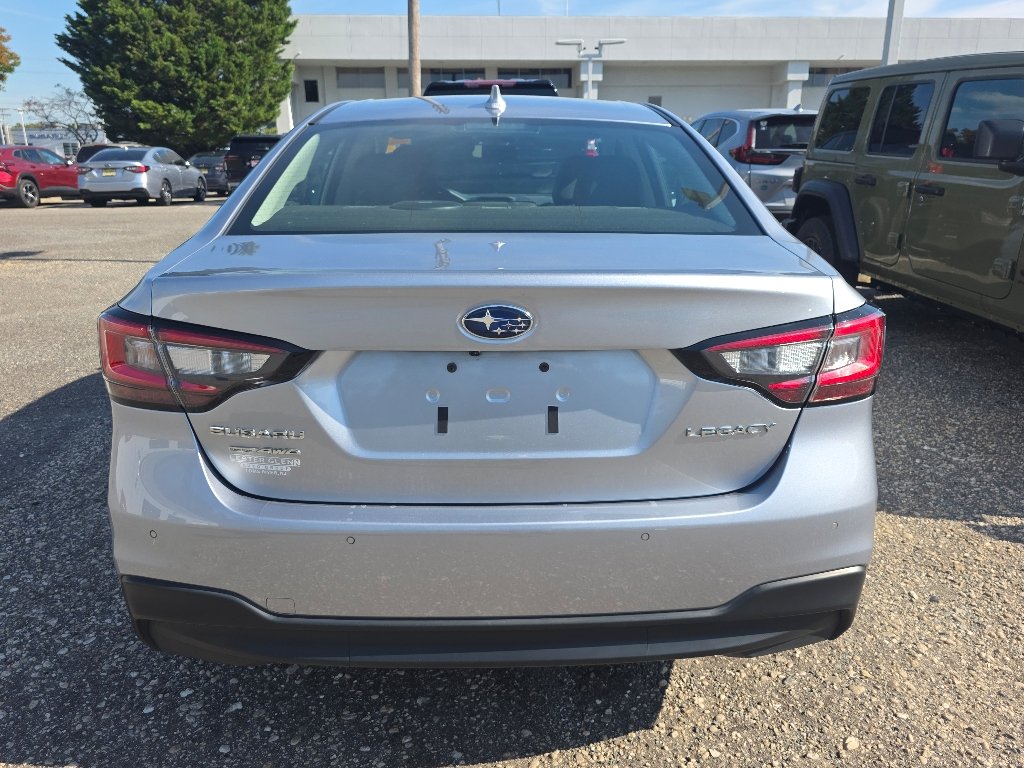 Used 2024 Ice Silver Metallic Subaru Limited image 4
