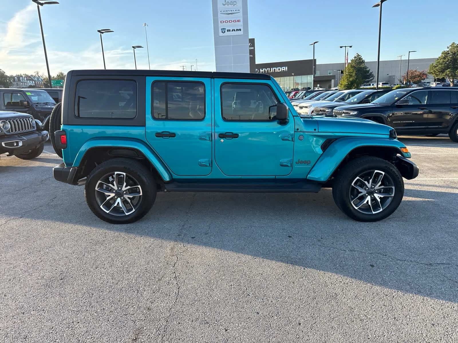 Used 2024 Bikini Pearl Coat Jeep Sport S image 4