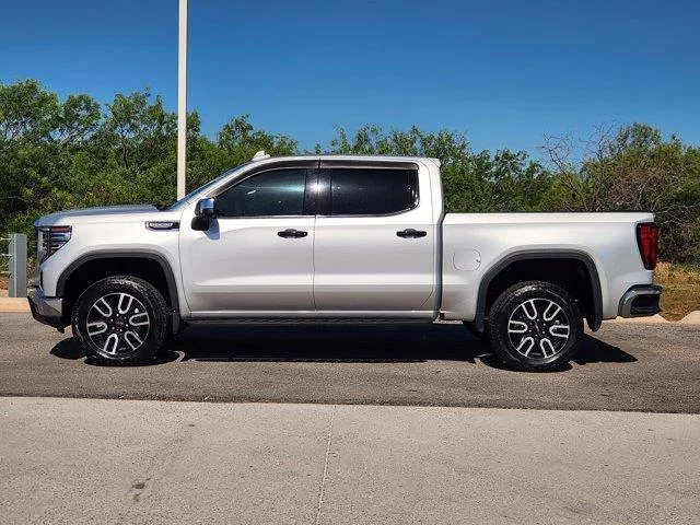 Used 2022 Quicksilver MET GMC SLT 4x4 Crew Cab 5.75 ft. box 147.4 in. WB image 4