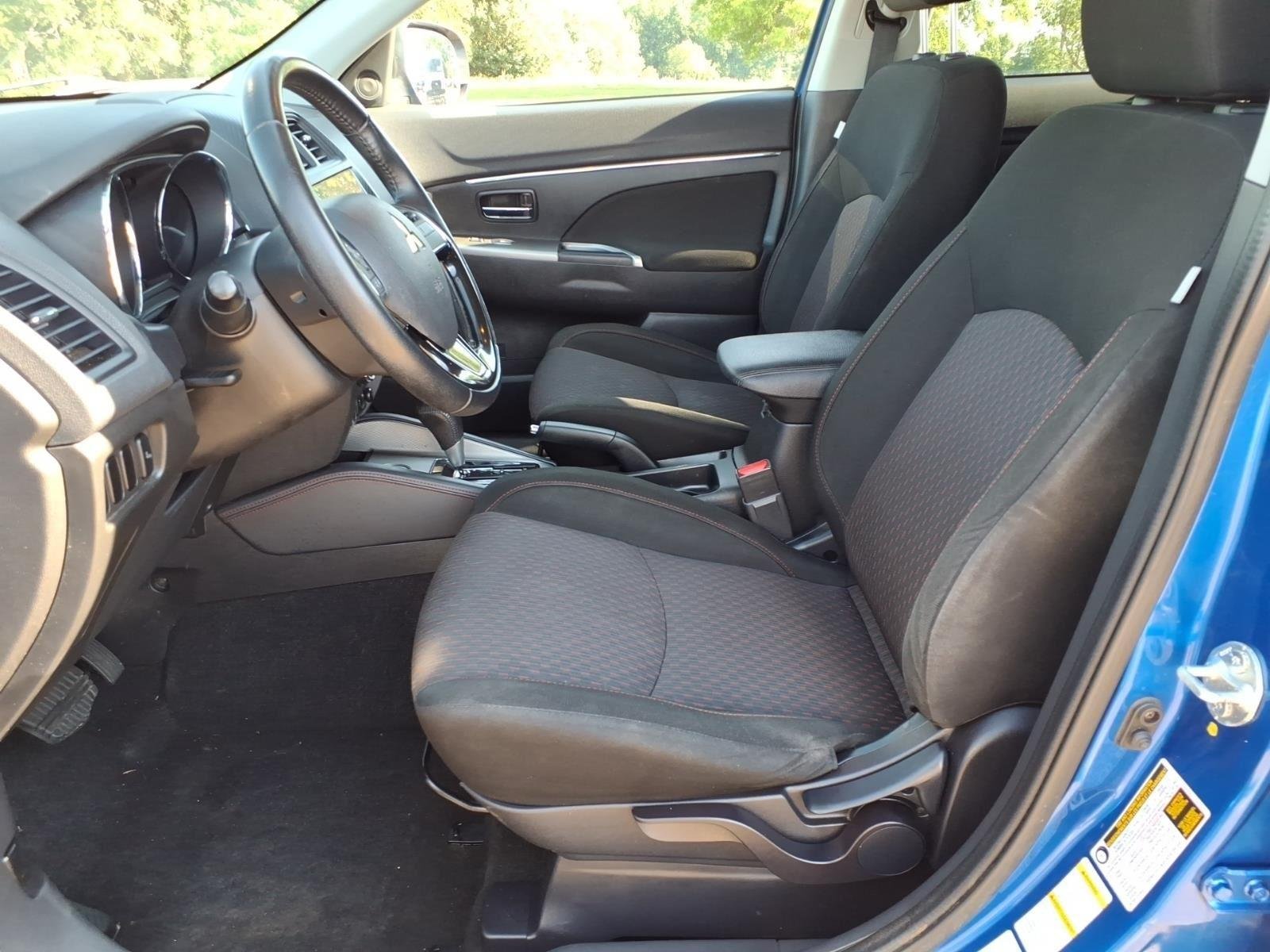 Used 2019 Octane Blue Metallic Mitsubishi SE 2.0 image 19