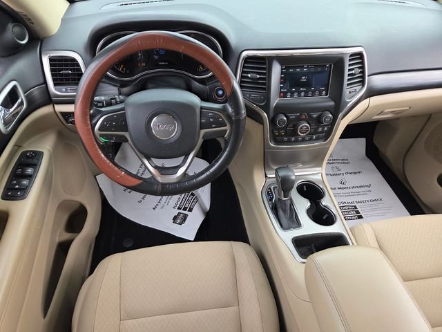 Used 2019 Red Jeep Laredo E image 7