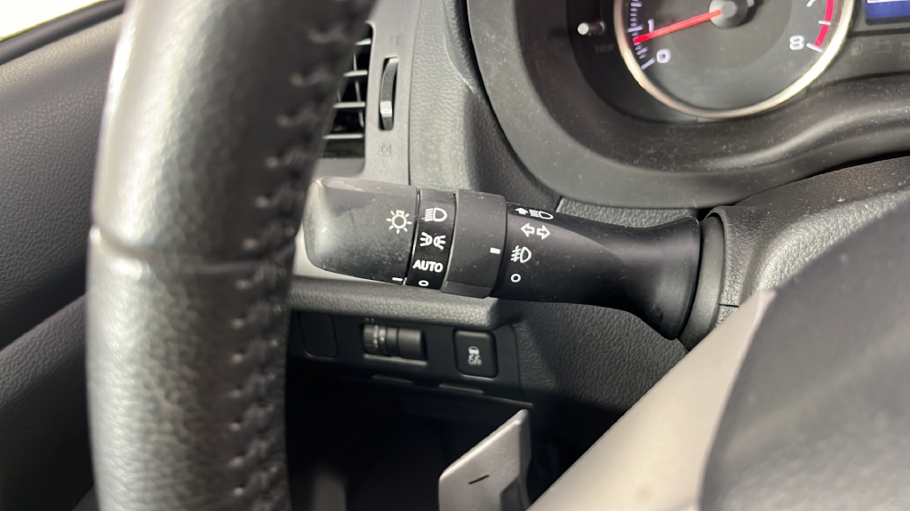 Used 2014 Ice Silver Metallic Subaru 2.0i Limited image 28