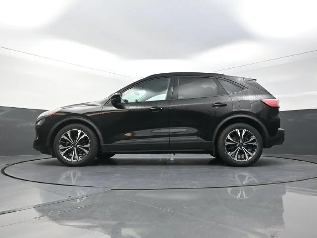 Used 2021 Black Ford SE image 34