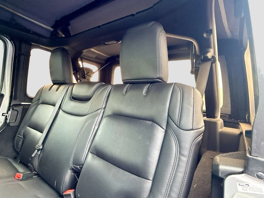 Used 2018 Silver Jeep Unlimited Sport S image 22