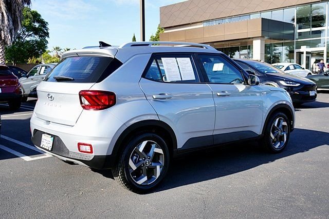Used 2021 Silver Hyundai SEL image 7
