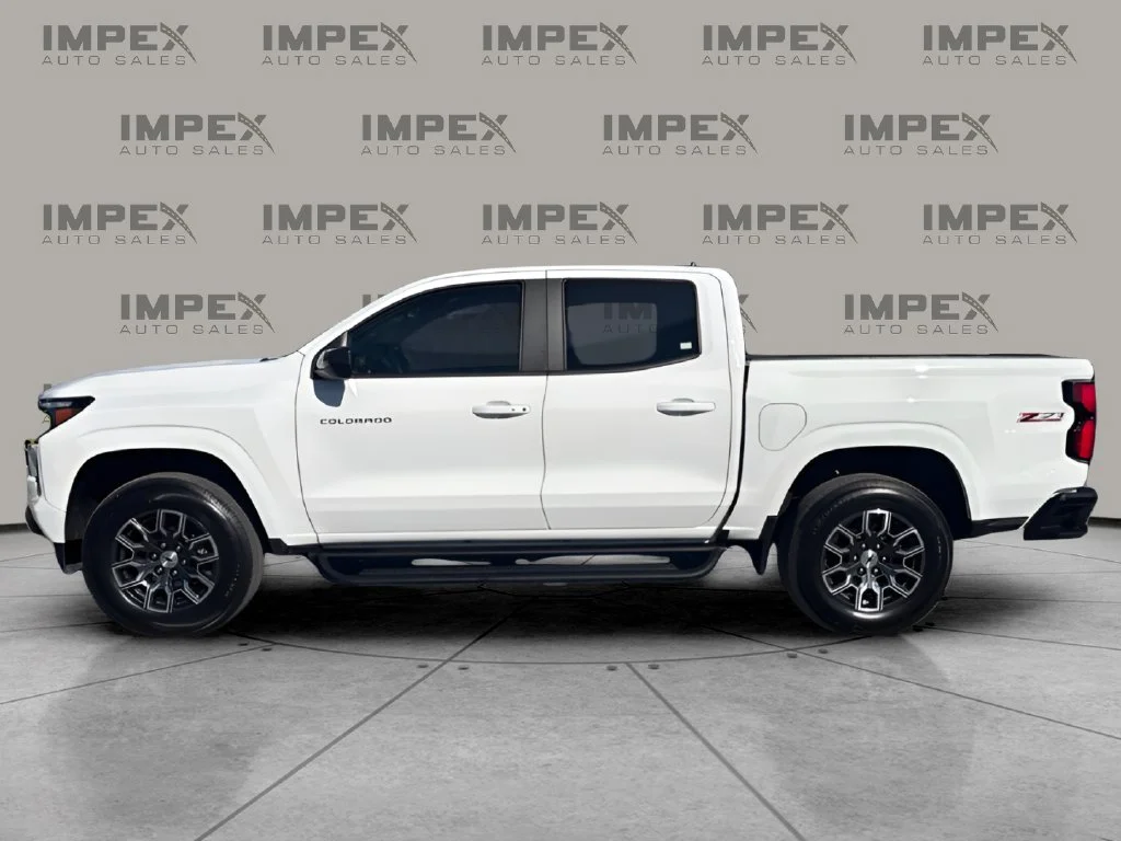 Used 2025 White Chevrolet Z71 image 2