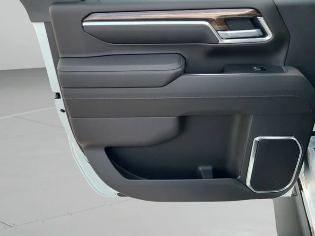 New 2026 Summit White Chevrolet LT image 15