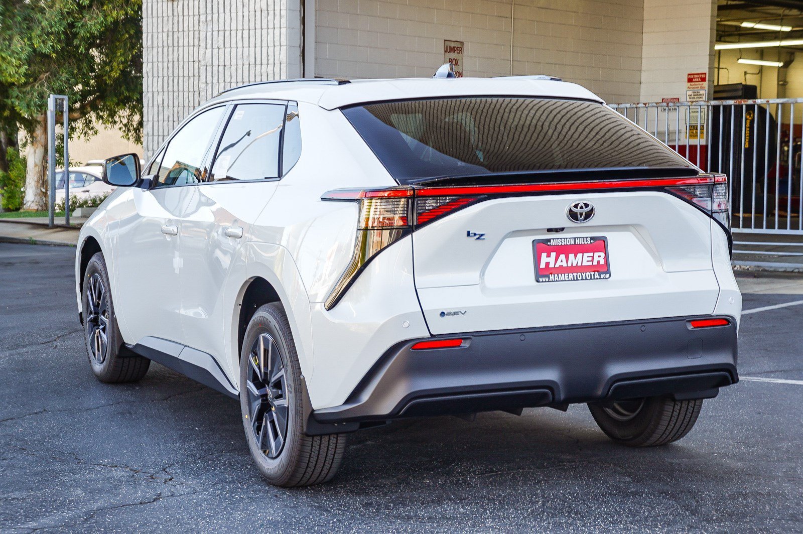 New 2026 Wind Chill Pearl Toyota XLE image 4