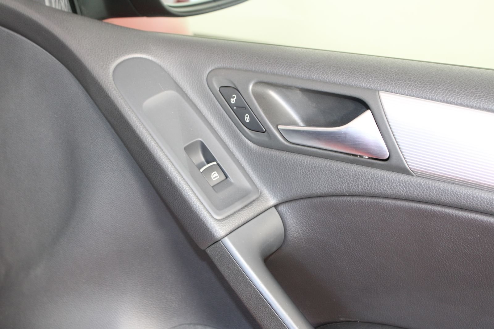 Used 2012 Red Volkswagen R image 26