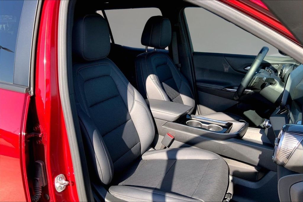 Used 2025 Radiant Red Tintcoat Chevrolet LT image 7