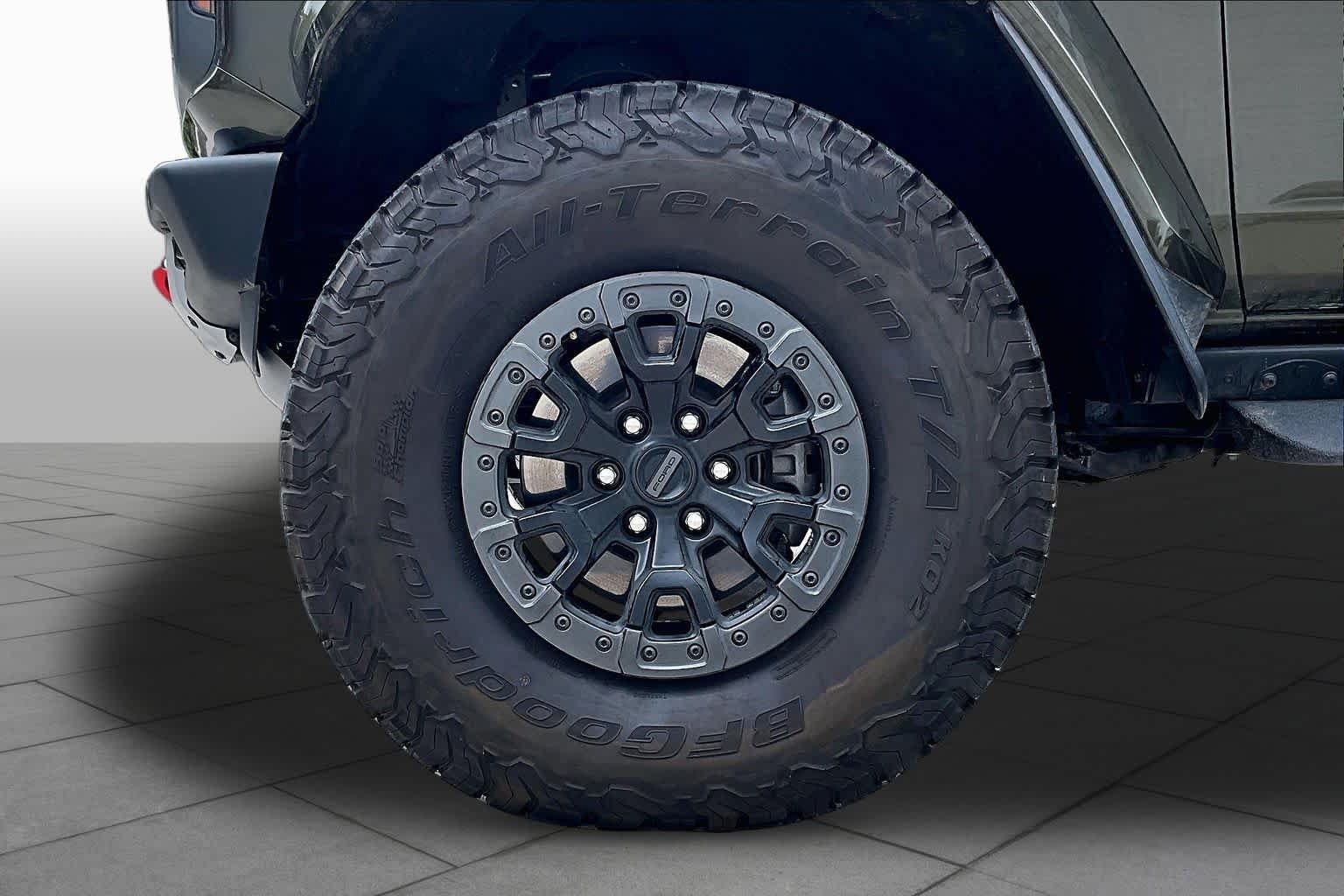 Used 2025 Shelter Green Metallic Ford Raptor image 19
