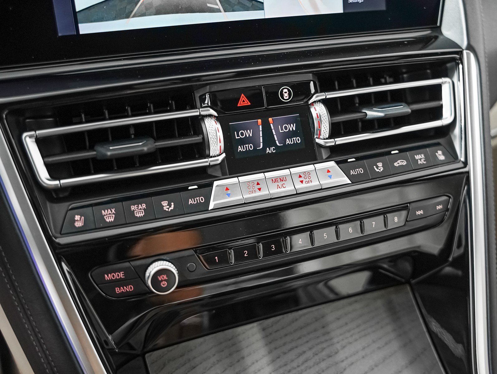 Used 2022 White BMW M850i image 19