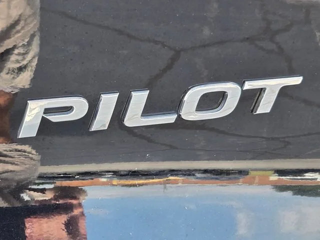 Used 2020 Black Honda EX-L image 19
