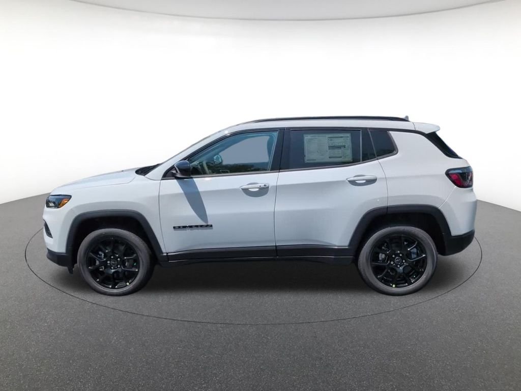 New 2026 Bright White Clearcoat Jeep Latitude image 12