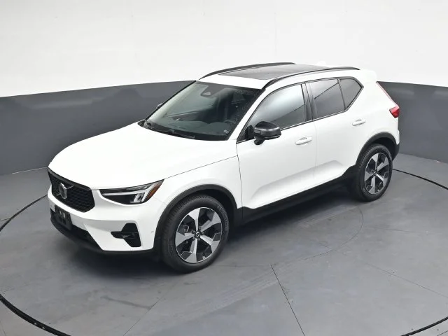 Used 2023 Crystal White Metallic Volvo Ultimate image 27