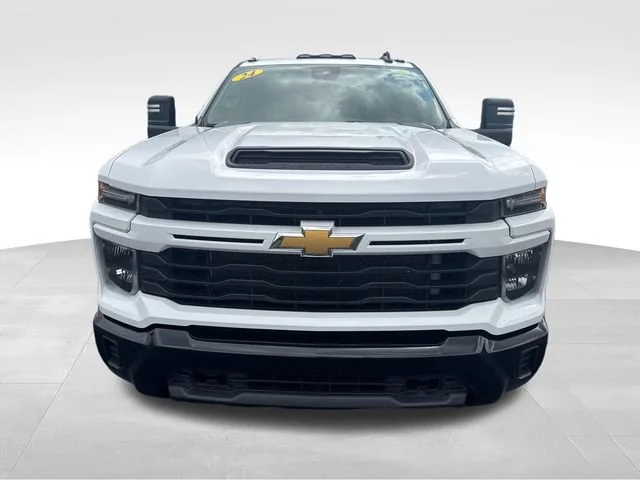 Used 2024 Summit White Chevrolet Custom image 9