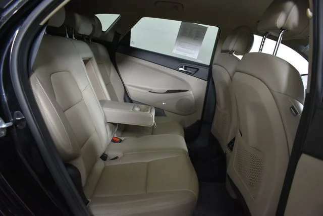 Used 2017 Black Hyundai SE Plus image 22