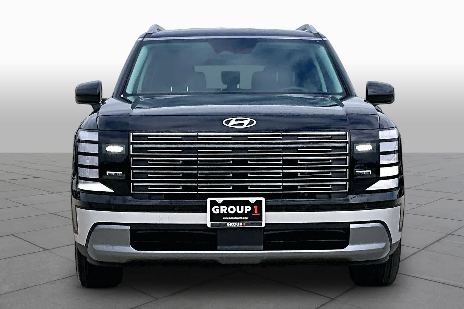 Used 2026 Abyss Black Pearl Hyundai SEL 7P image 4