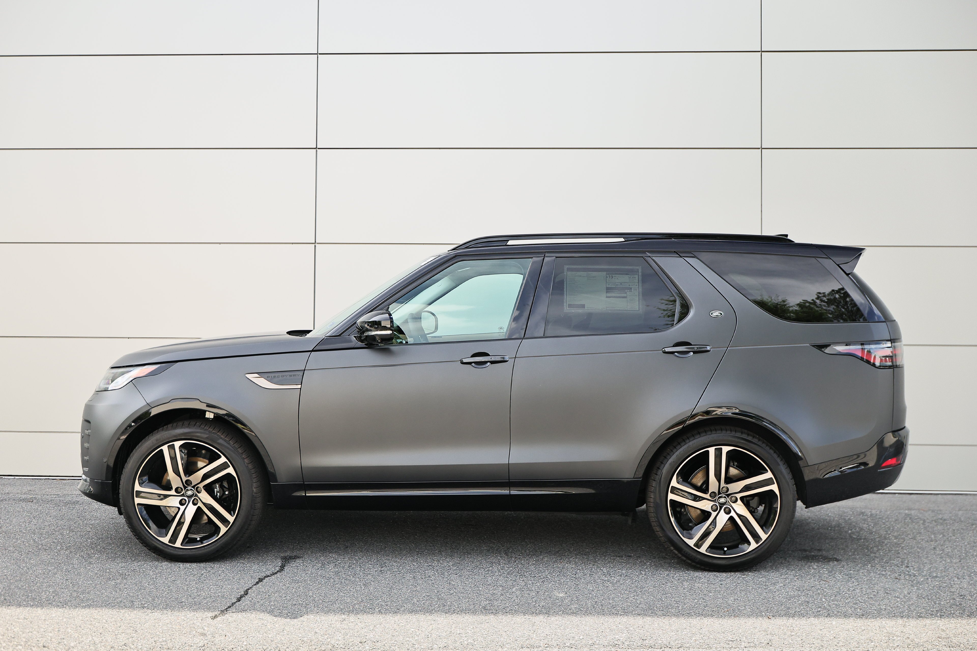 2026 Land Rover Discovery Tempest Edition - Photo 4