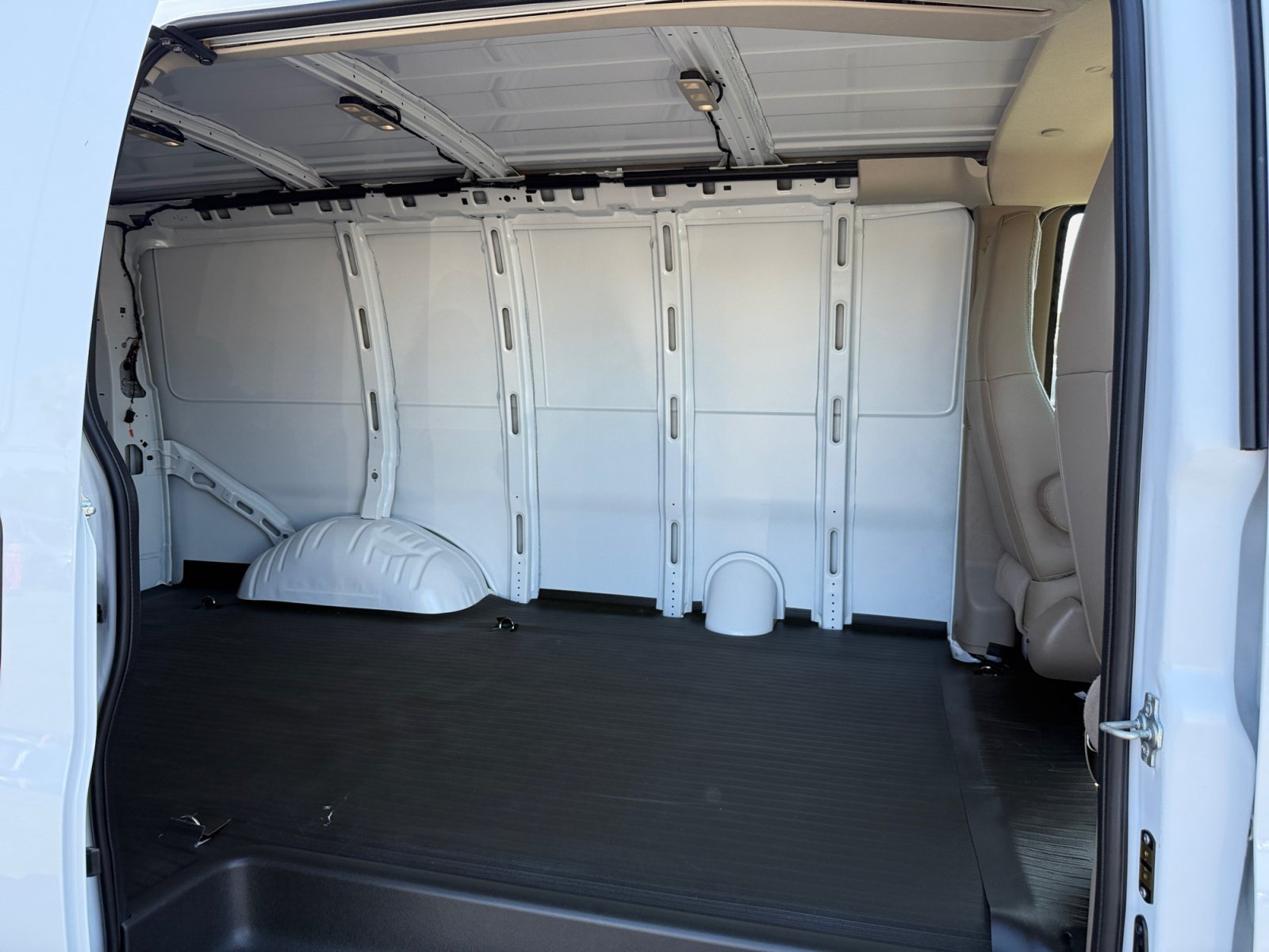 2026 Chevrolet Express Cargo Work Van - Photo 18