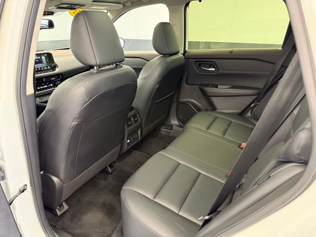 Used 2023 White Nissan SL image 63