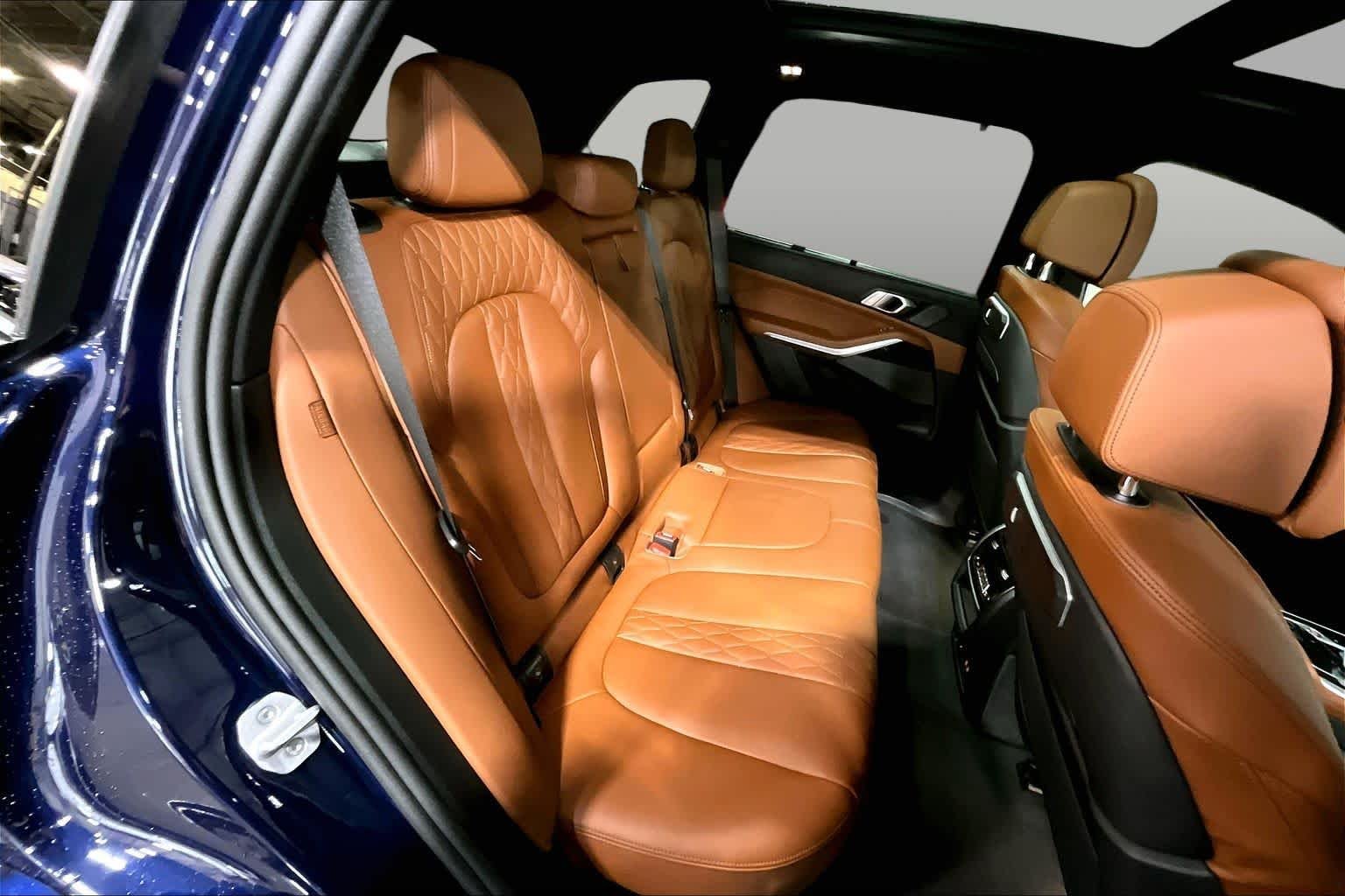Used 2025 Tanzanite Blue II Metallic BMW M60i image 20