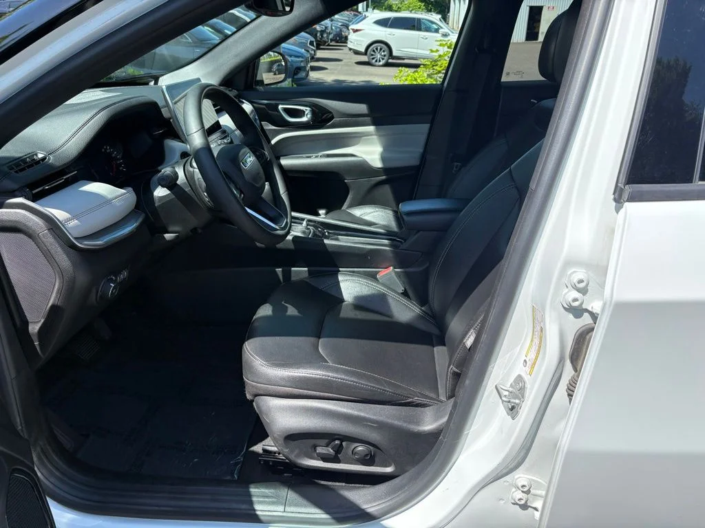 Used 2025 White Jeep Limited image 12