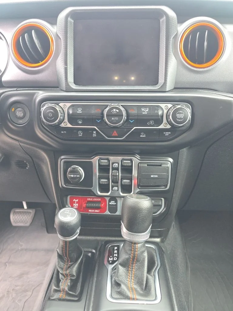 Used 2022 Silver Jeep Mojave image 13