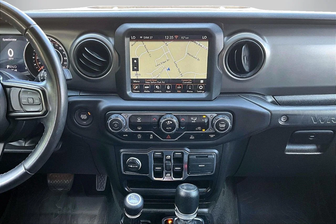 Used 2022 White Jeep Sport S image 12