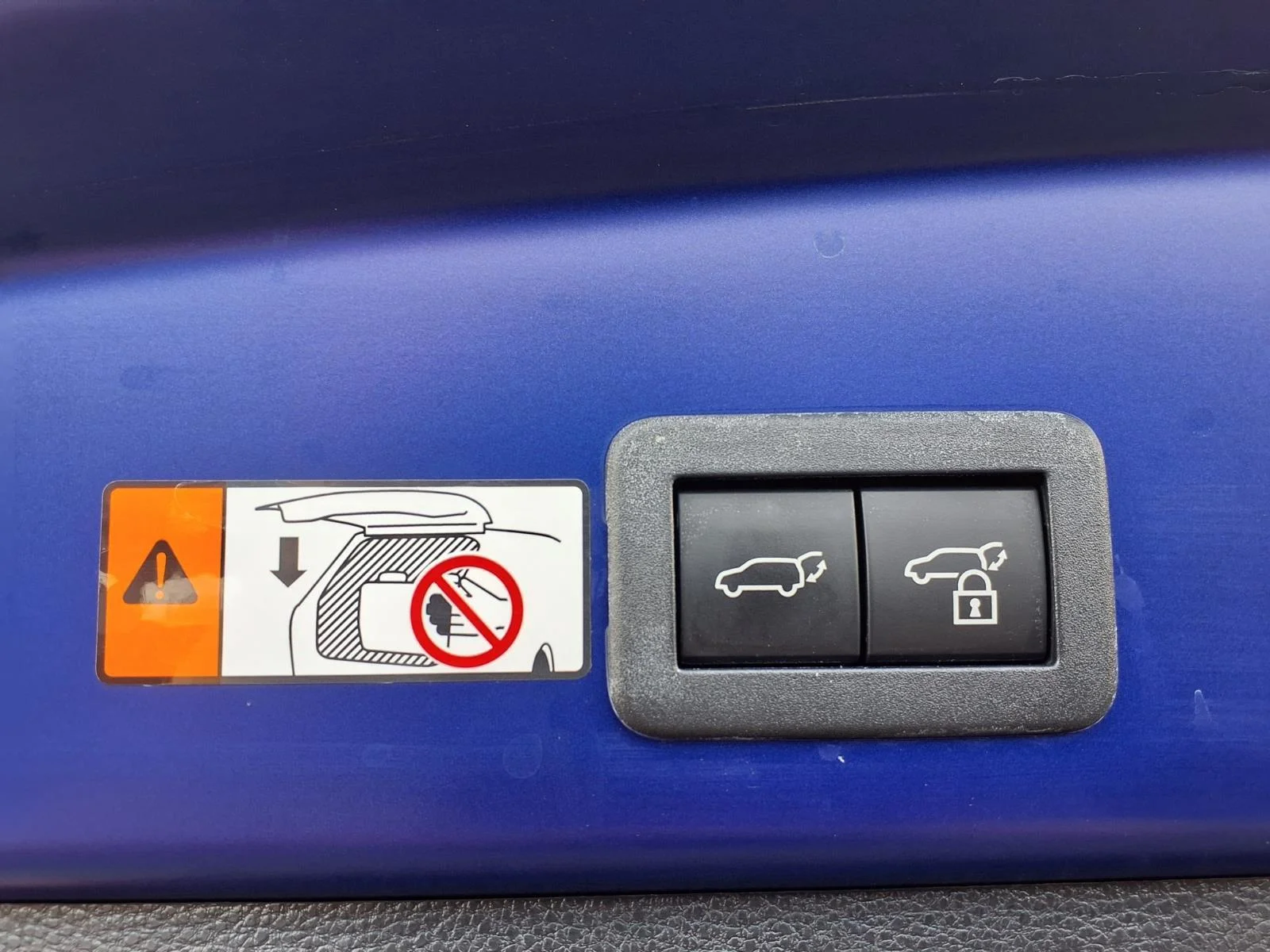 Used 2025 Blue Crush Metallic Toyota XLE image 27
