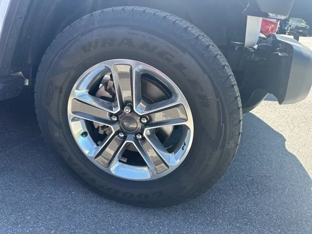 Used 2021 White Jeep Unlimited Sahara image 30