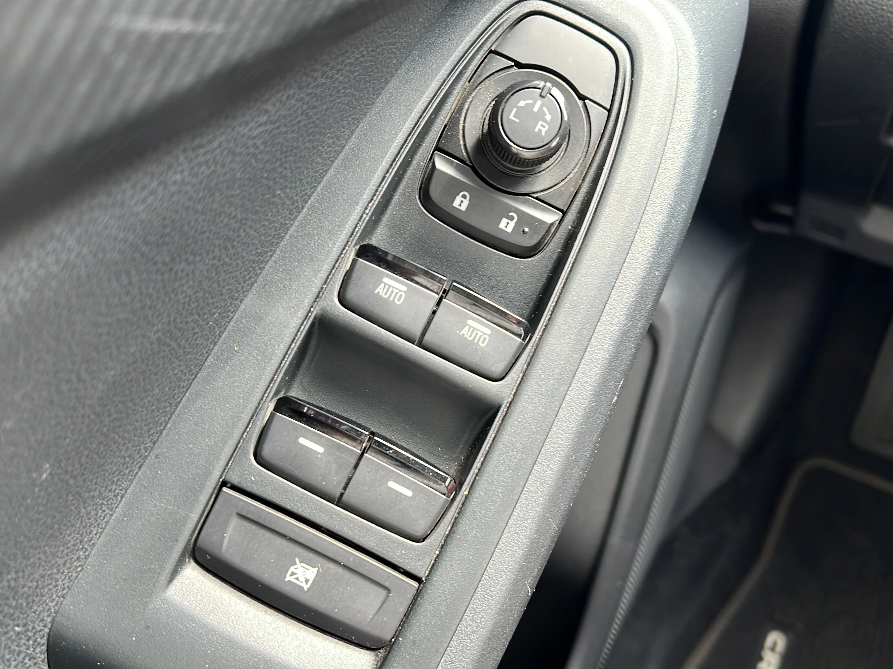 Used 2024 Crystal White Pearl Subaru Base image 18