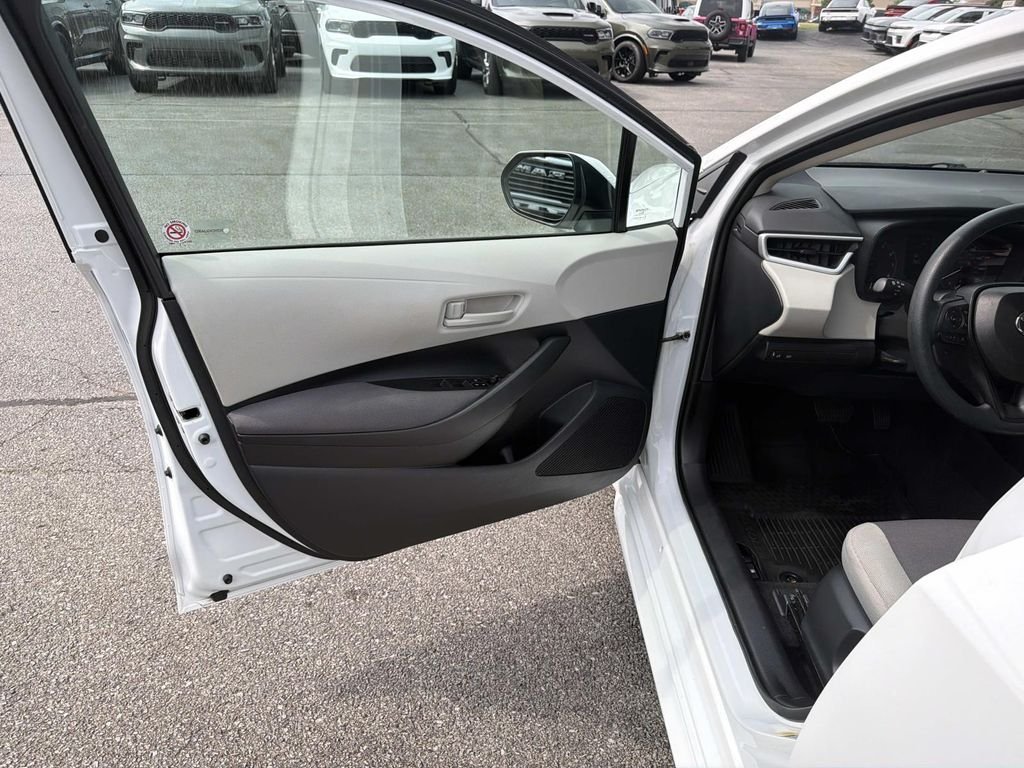 Used 2025 White Toyota LE image 17