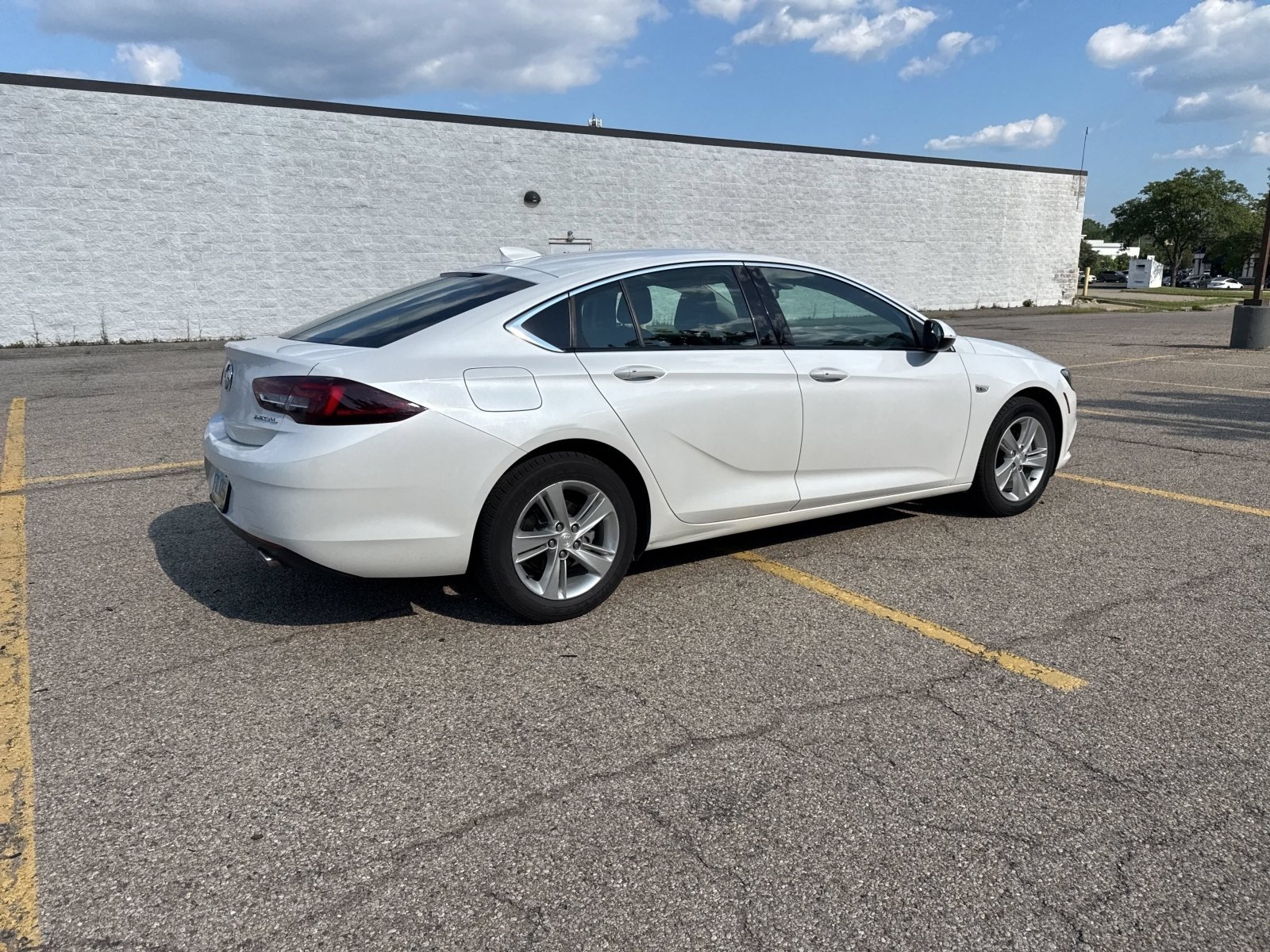Used 2019 White Frost Tricoat Buick Preferred image 19