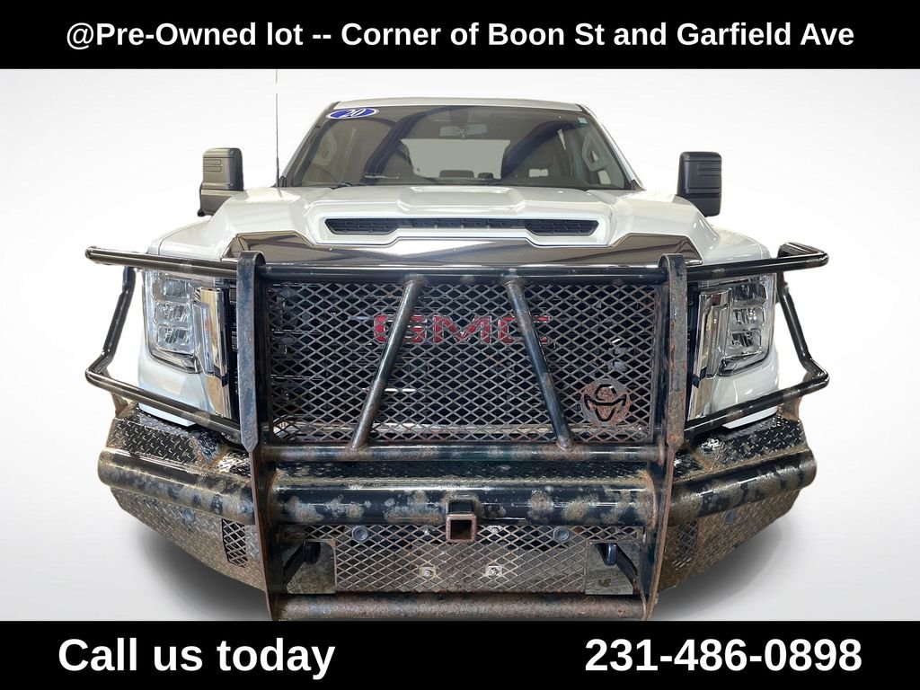 Used 2020 White GMC Base image 8