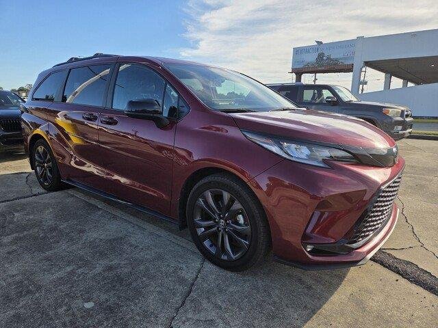 Used 2026 Ruby Flare Pearl Toyota XSE 7-Passenger image 3