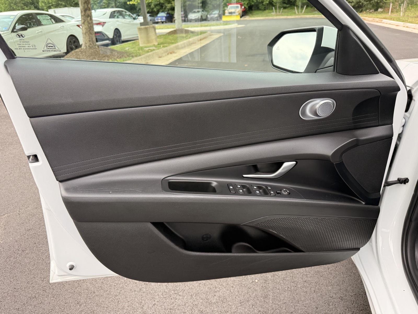 Used 2022 Quartz White Hyundai SEL image 12