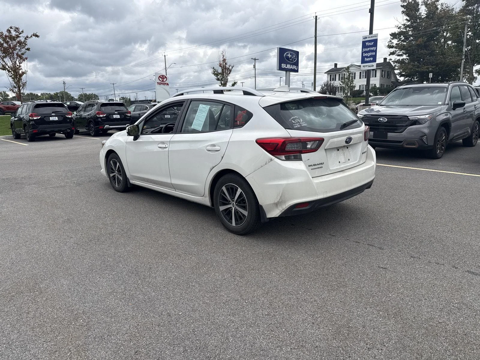 Used 2022 Crystal White Pearl Subaru Premium image 5