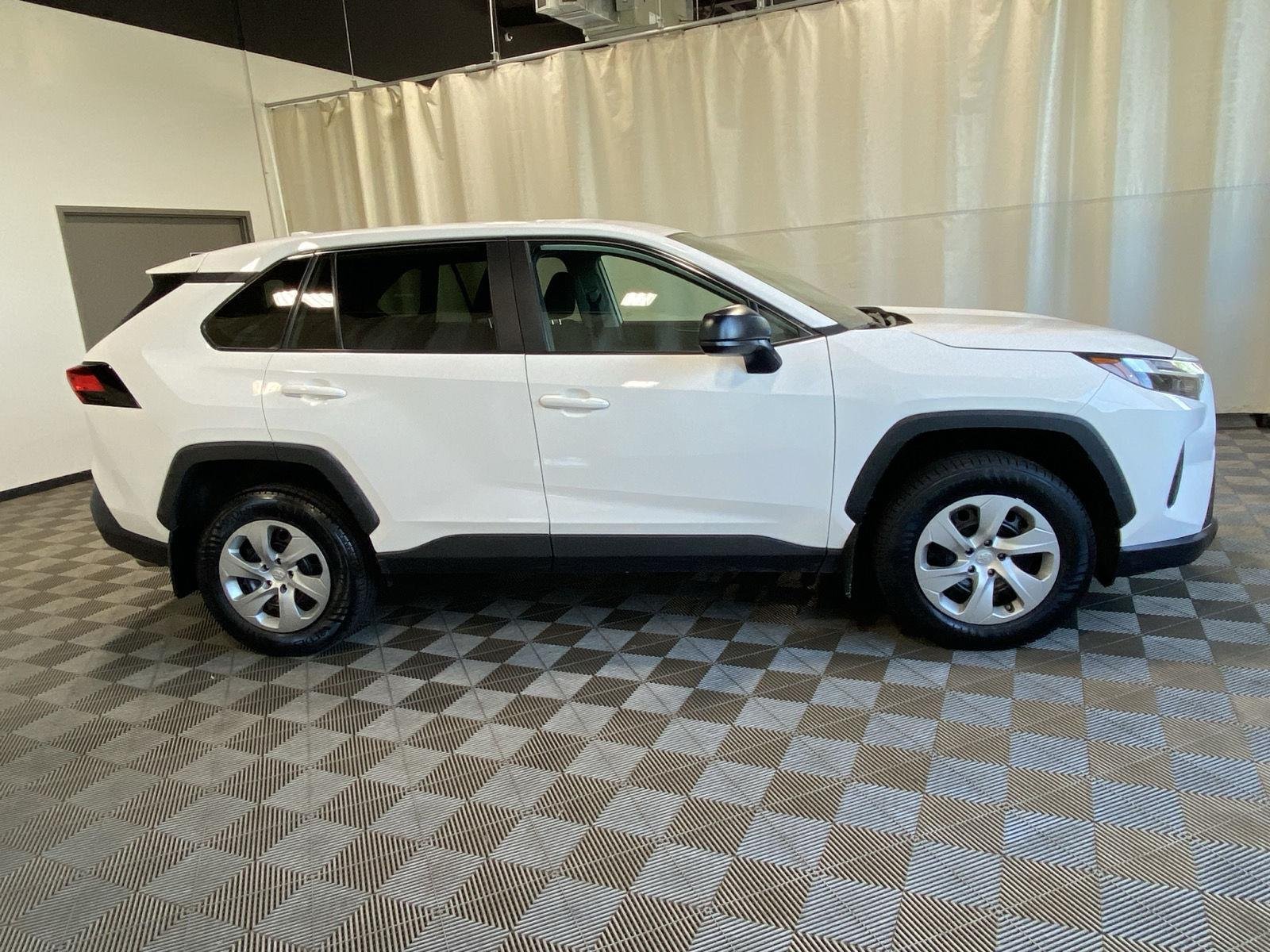 Used 2023 Ice Cap Toyota LE image 17