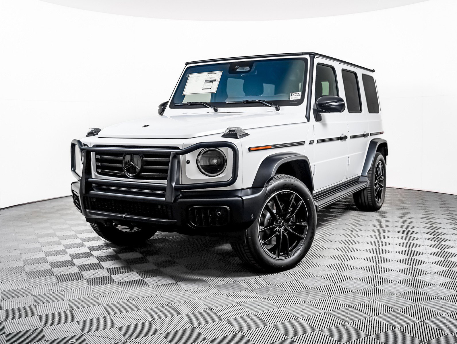 New 2026 MANUFAKTUR Moonlight White Magno Mercedes-Benz G 550 image 1