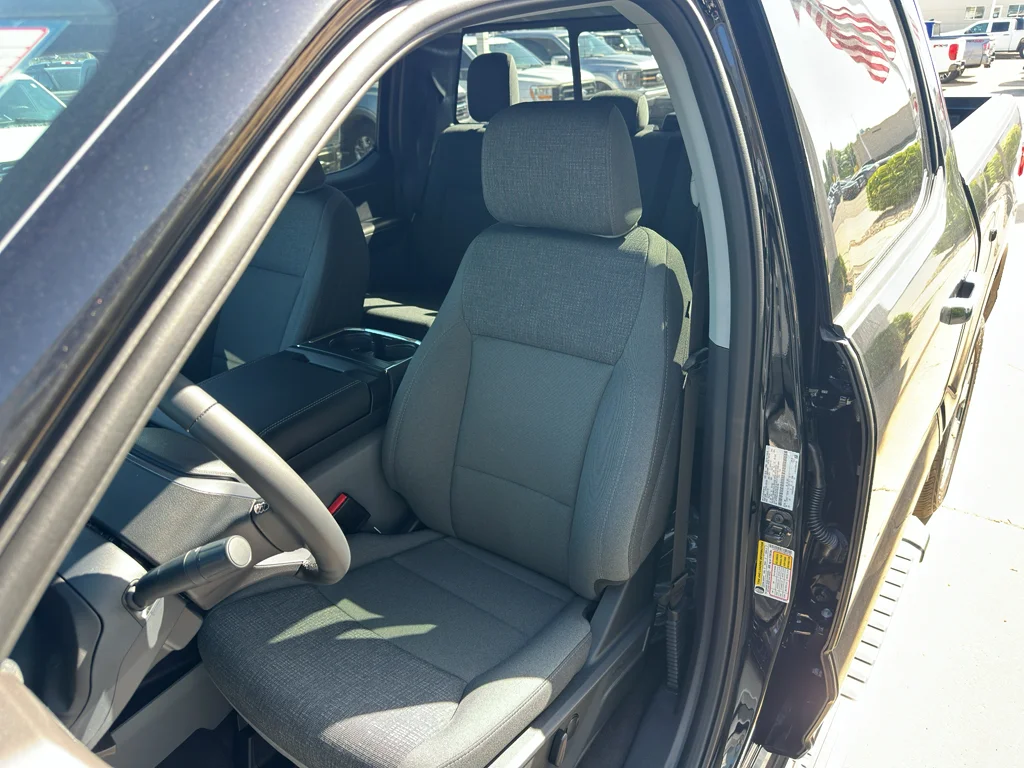 New 2026 Agate Black Metallic Ford XLT image 30