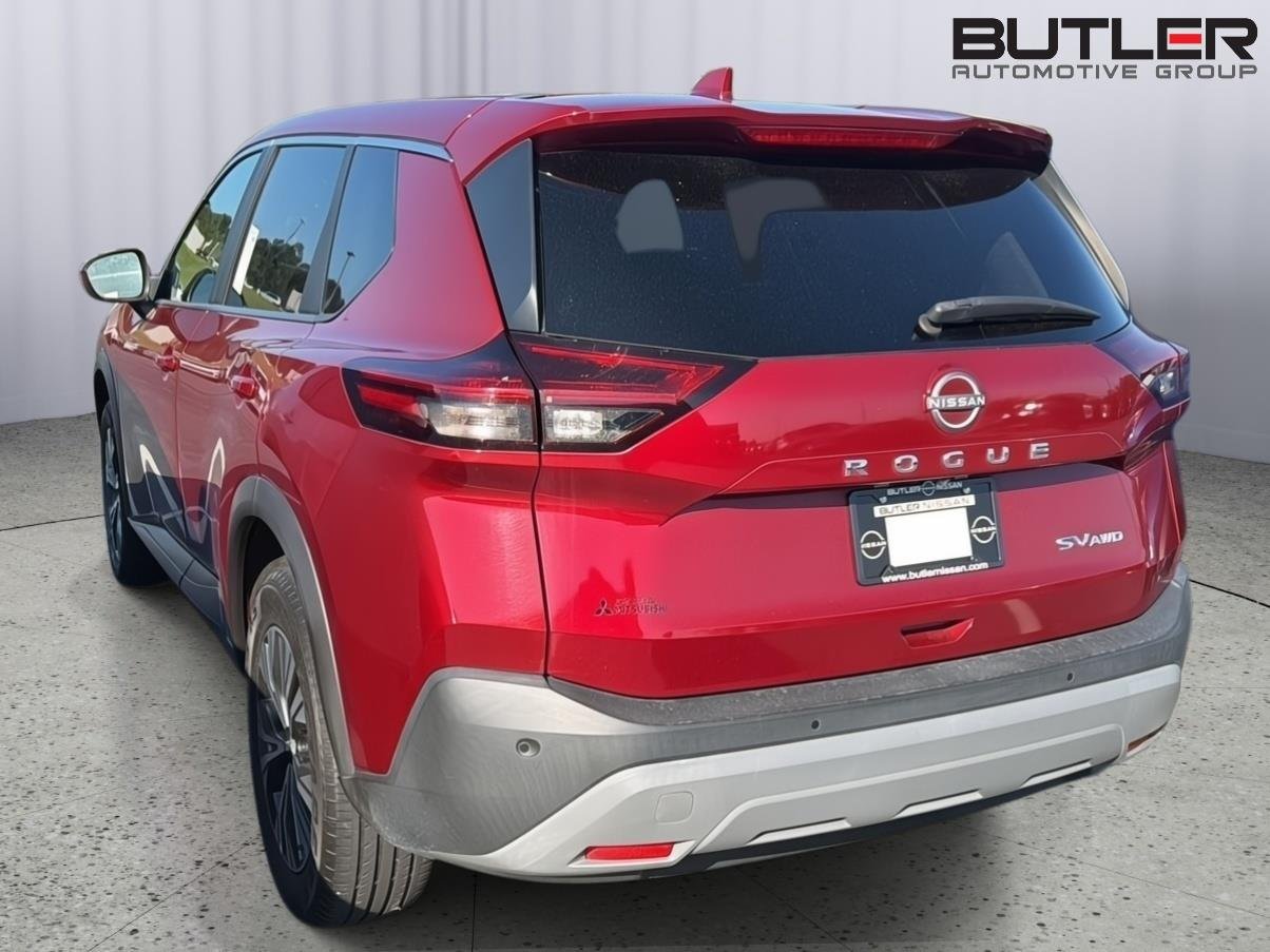 Used 2023 Scarlet Ember Tintcoat Nissan SV image 10