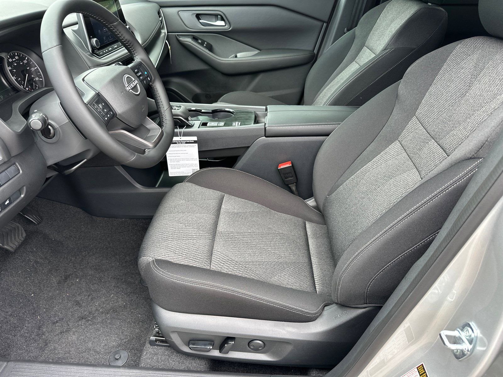 2025 Nissan Rogue SV - Photo 10