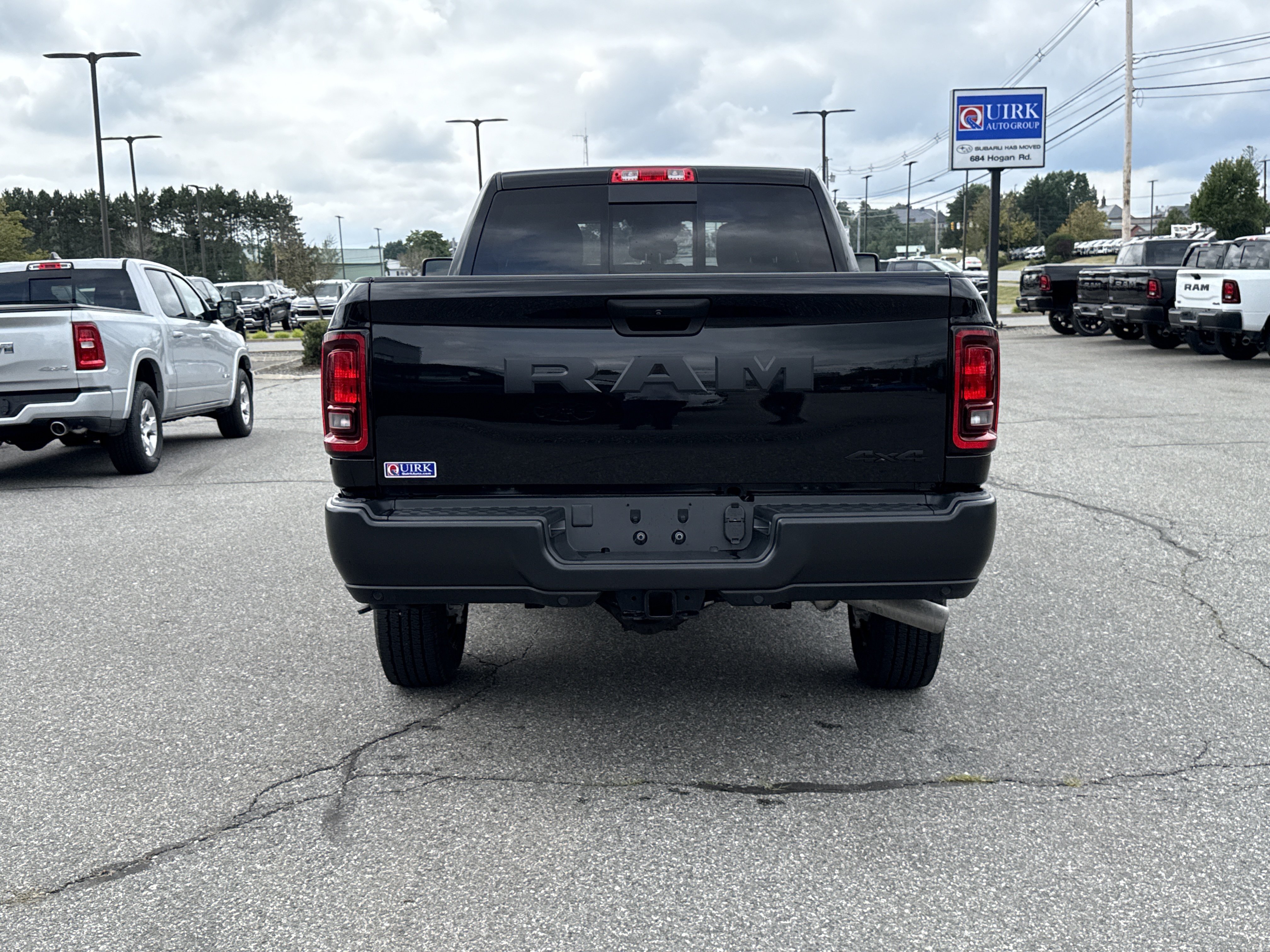 New 2026 Diamond Black Crystal Pearl-Coat Exterior Paint RAM Tradesman image 5
