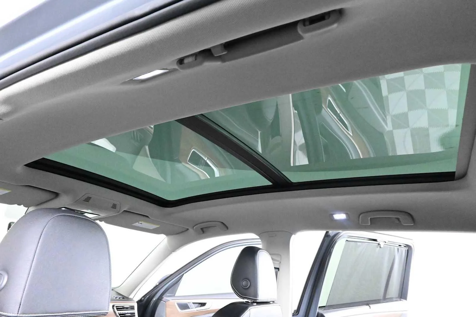 New 2026 Pure Gray Volkswagen 2.0T SE w/Technology image 5